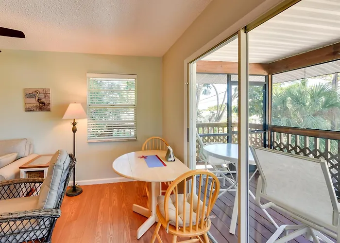 Coastal Oasis With Shared Pool, 2 Mi To Beach!