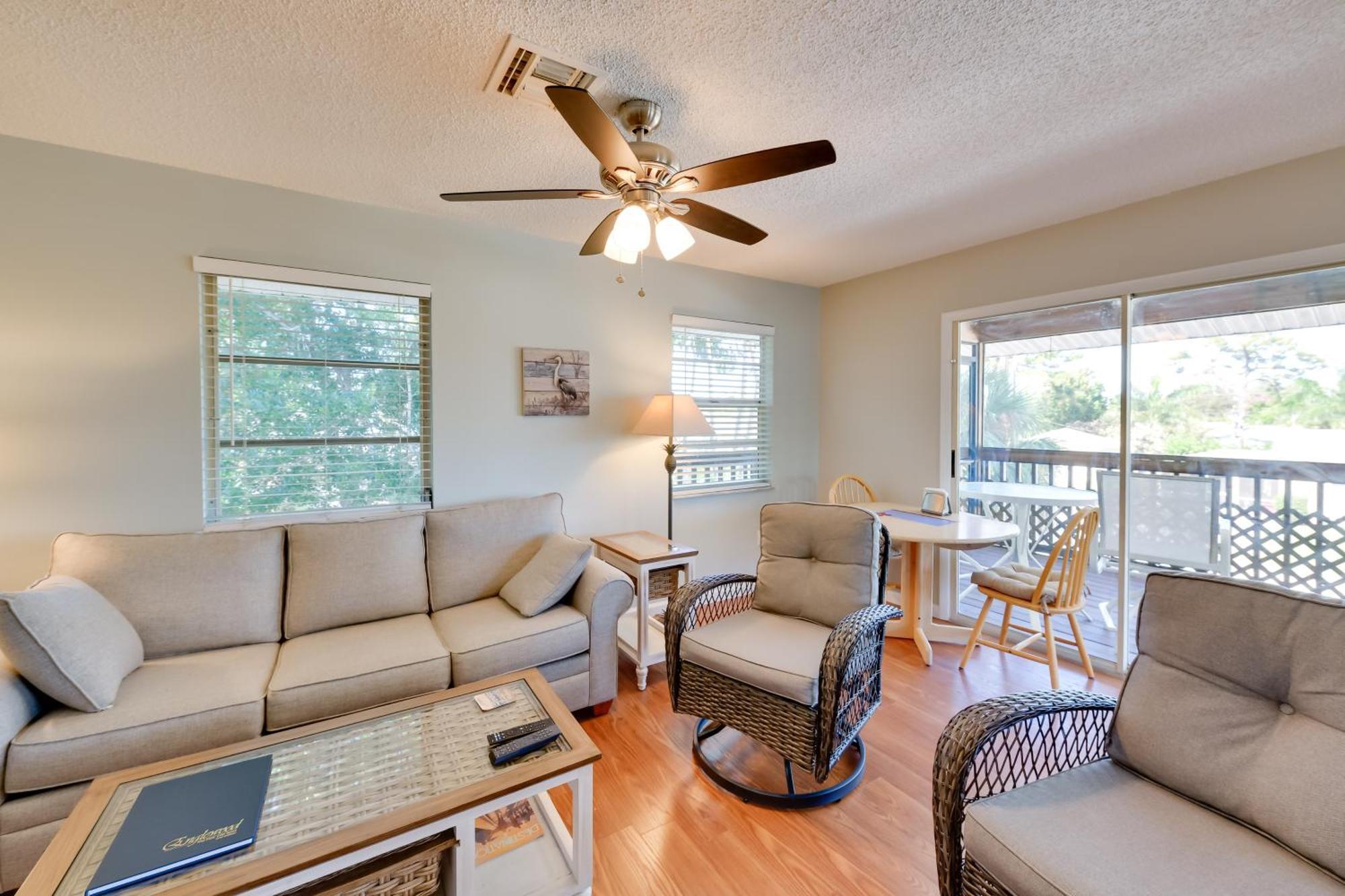 Holiday home Coastal Oasis With Shared Pool, 2 Mi To Beach! *