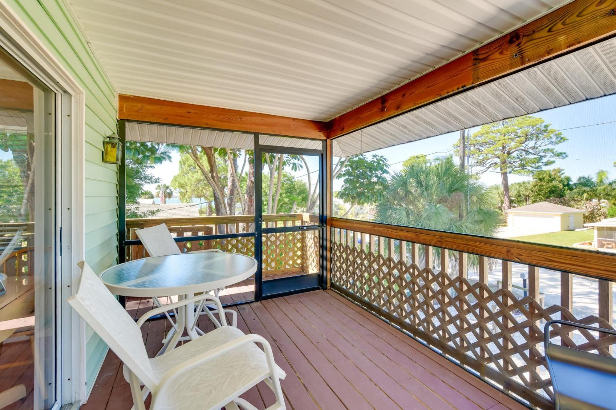 Coastal Oasis With Shared Pool, 2 Mi To Beach! Holiday home
