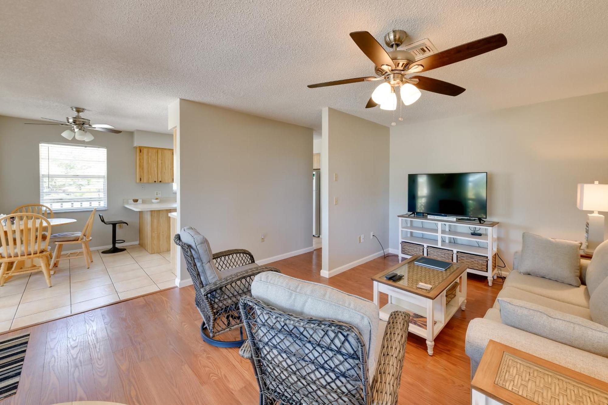 Coastal Oasis With Shared Pool, 2 Mi To Beach! * Englewood