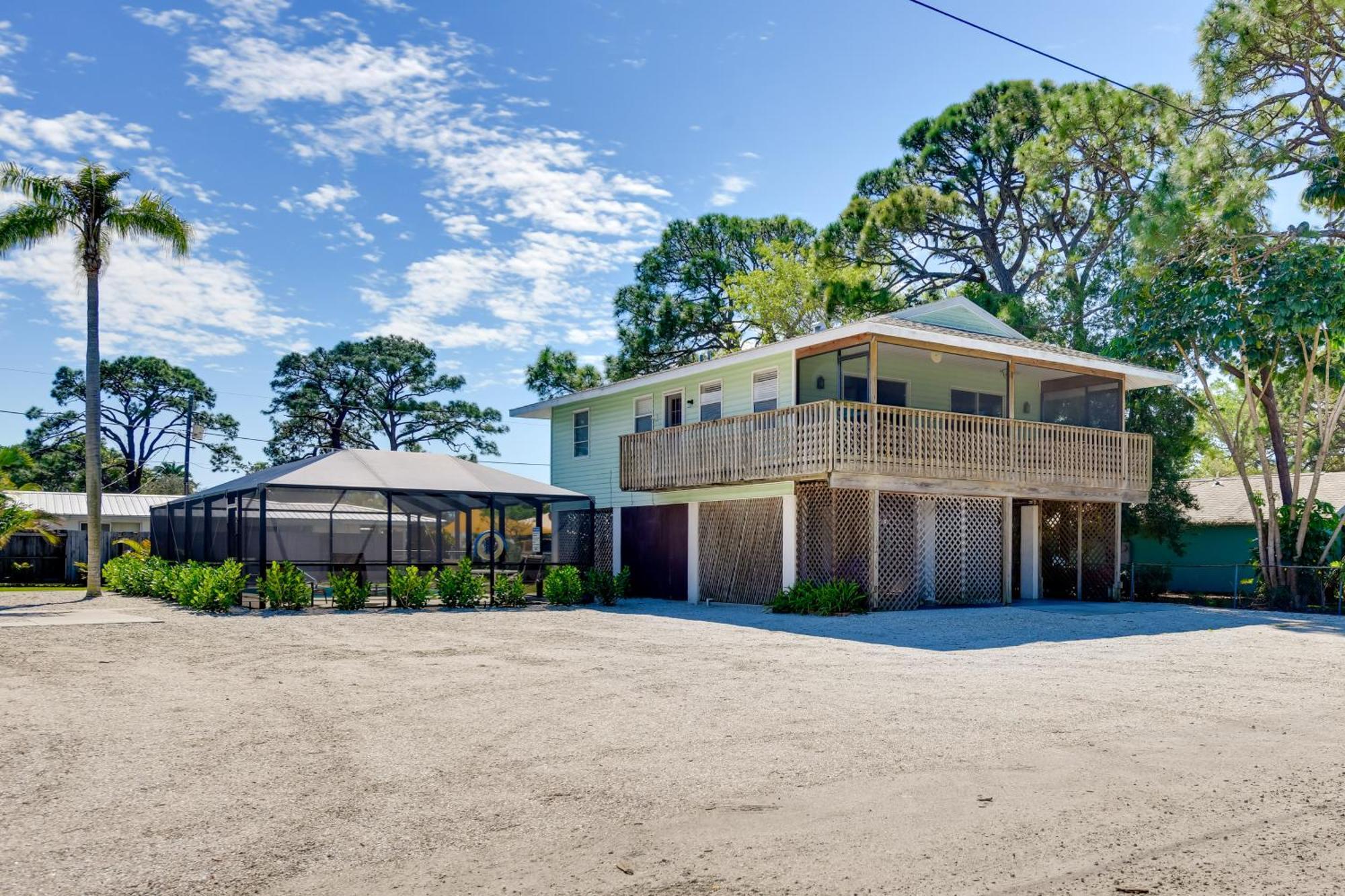 Holiday home Coastal Oasis With Shared Pool, 2 Mi To Beach! *