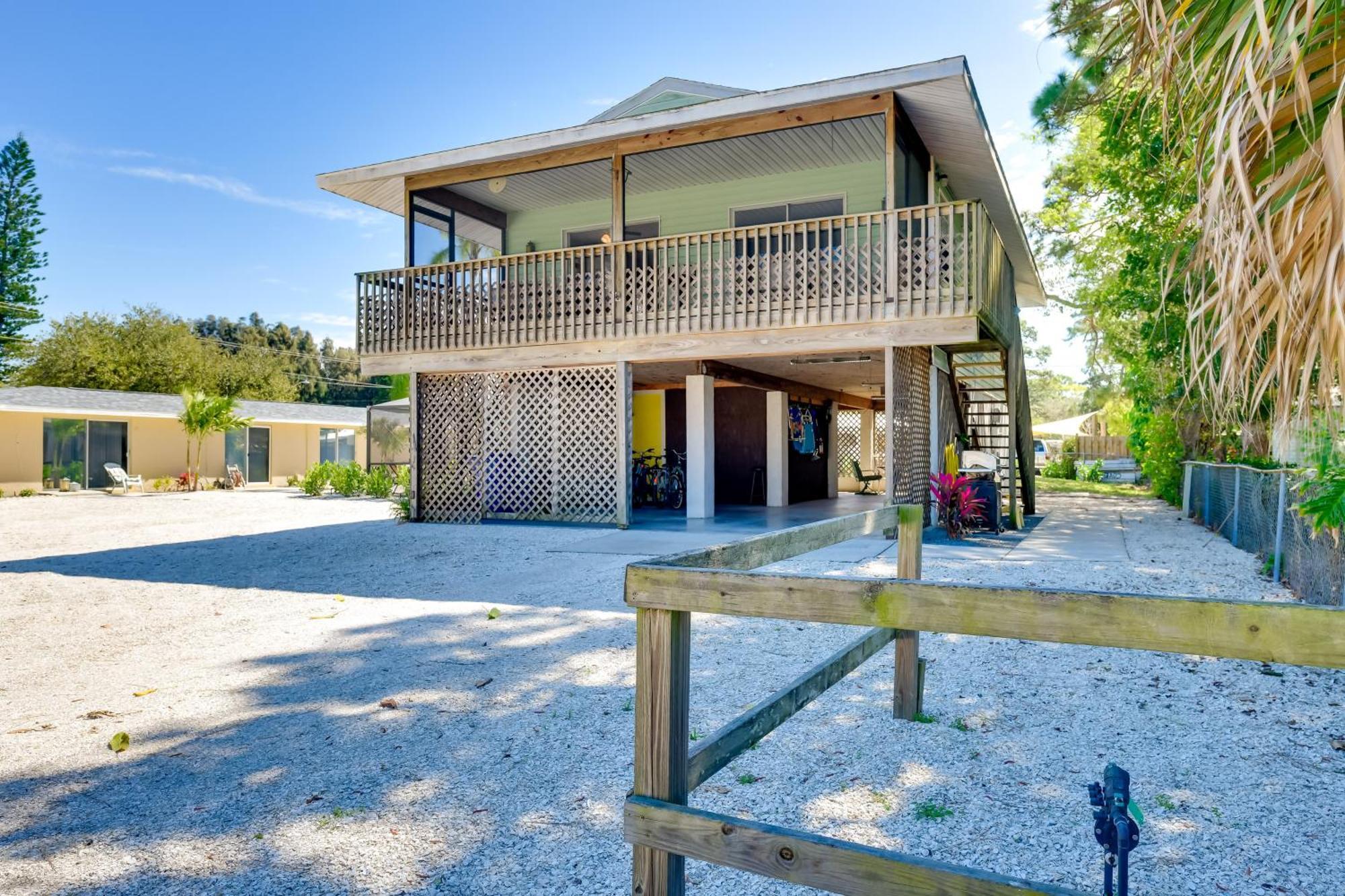 Holiday home Coastal Oasis With Shared Pool, 2 Mi To Beach! Englewood