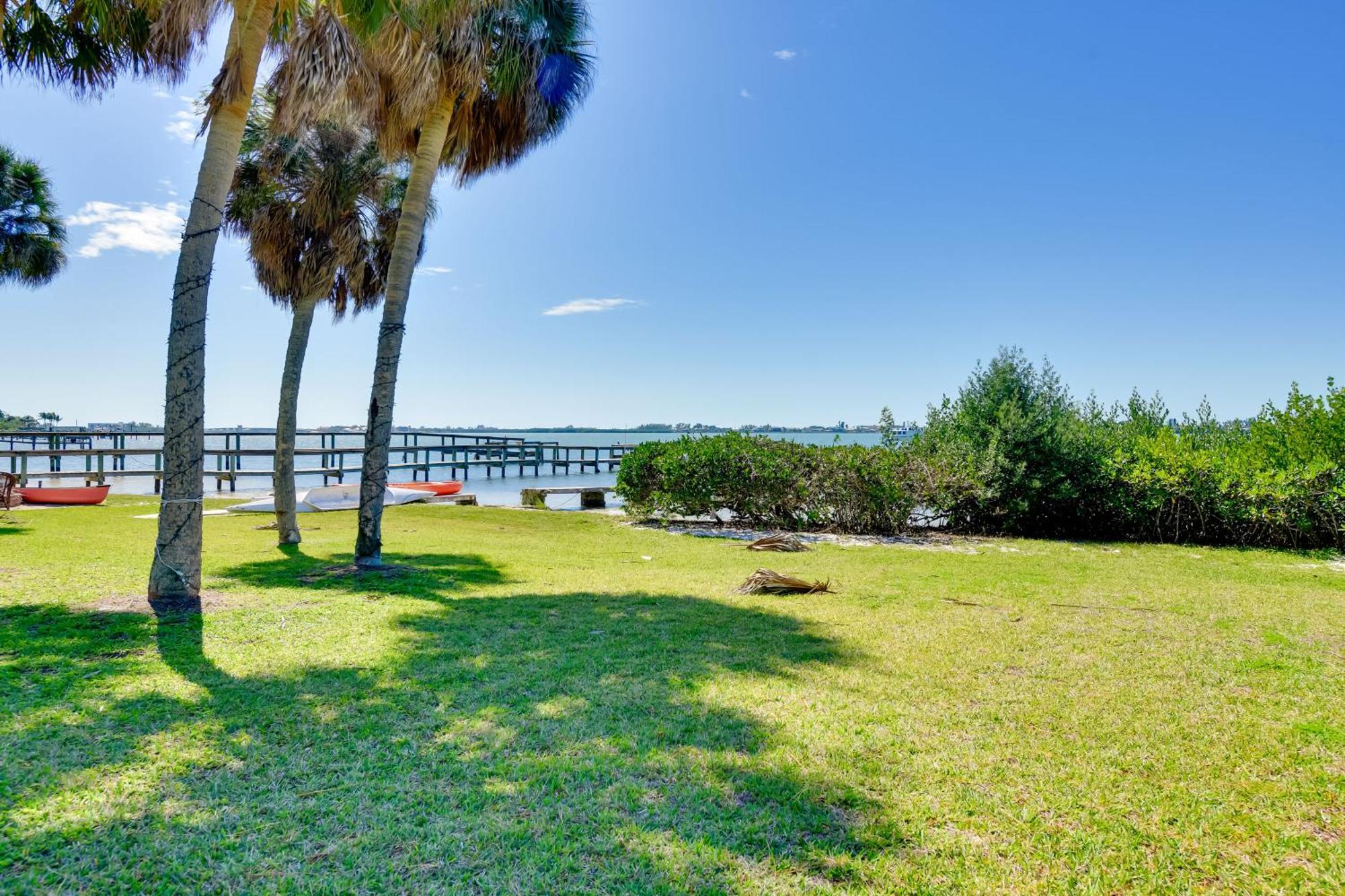 Coastal Oasis With Shared Pool, 2 Mi To Beach! * Englewood